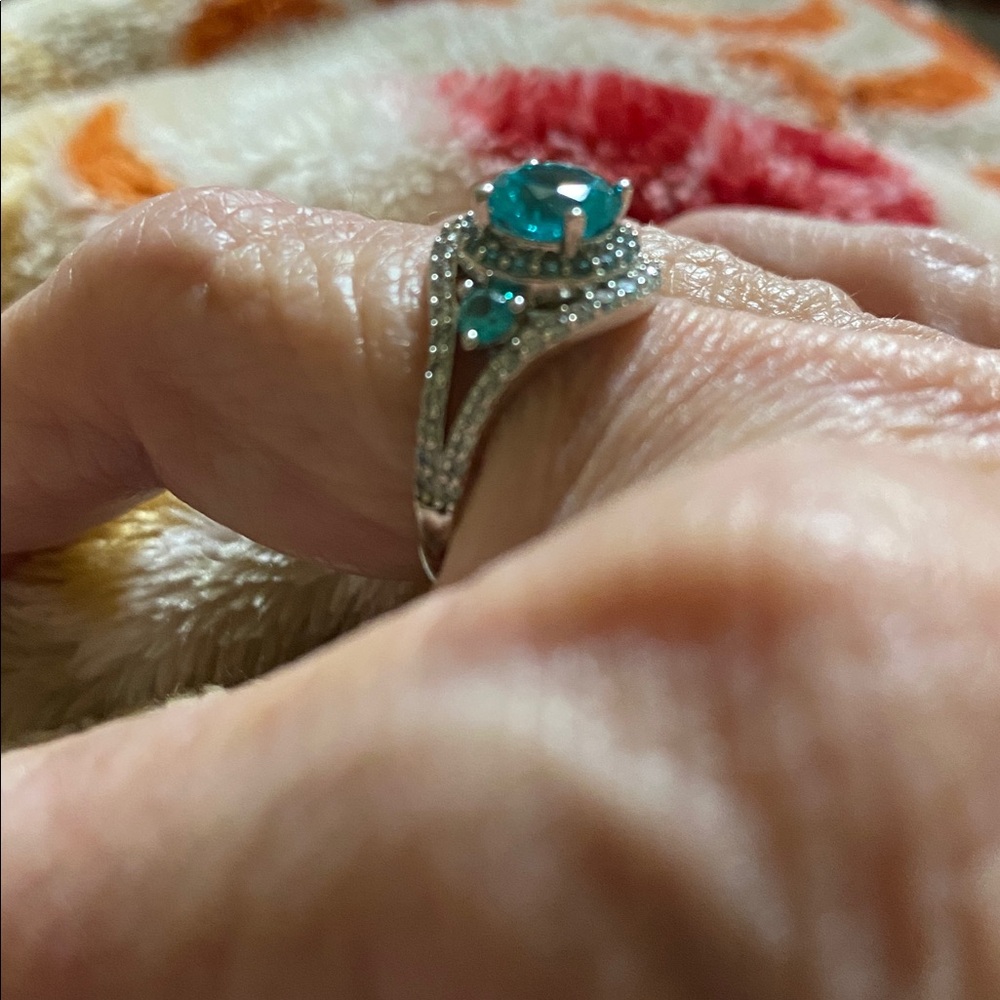 DANBURY MINT SIMULATED rare Paraiba tourmaline surrounded by silver tone setting